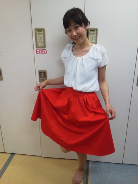 P1001665.jpg赤スカート.jpg