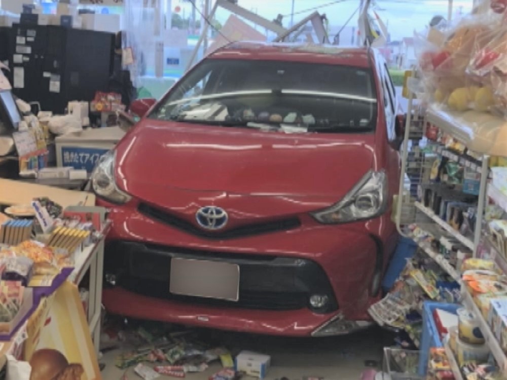 特集 どうなる 賠償金 もしも運転する車でコンビニに突っ込んだら 店の修理代や営業損害で 数千万円 も