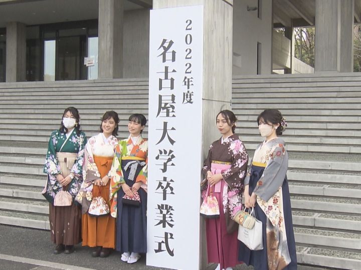 桜が咲き誇る中…名古屋大学で卒業式 学部生と大学院生約4千人が門出 総長「勇気ある知識人として活躍を」 | 東海テレビNEWS