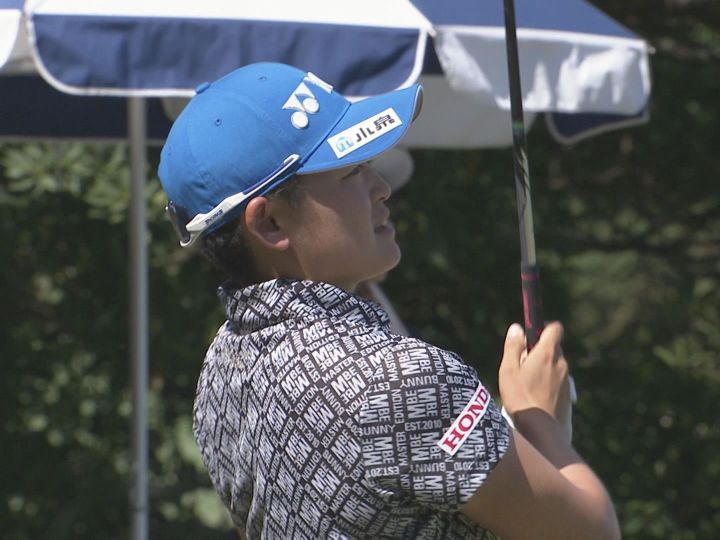 岩井明愛が大会コース記録タイで単独首位 女子ゴルフ『住友生命