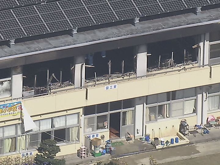 教室のゴミ箱に“油含んだもの”か…夜の小学校で火事 図工室は窓の部分