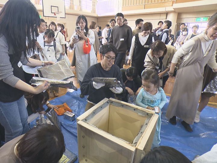 昔懐かしいビデオテープも…小学校で30年前に埋めたタイムカプセル開封「当時にみんな戻っている」 | 東海テレビNEWS