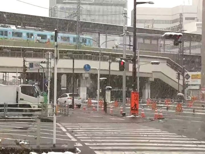 信号や電線からの落雪にも注意…三重県四日市市では25日も雪 近鉄名古屋線の上下線で最大10分程の遅れ | 東海テレビNEWS