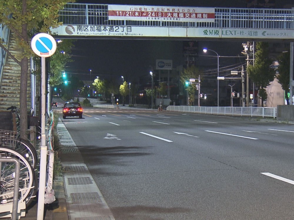 隣車線から突然割り込まれる バイクの大学生が車避けようとして転倒し重傷 ひき逃げ容疑 で捜査 東海テレビnews