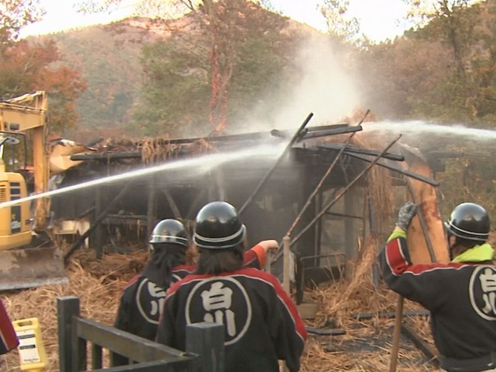 世界遺産ある岐阜 白川郷 かやぶき屋根 の小屋2棟がほぼ全焼 合掌造り集落への影響はなし 東海テレビnews