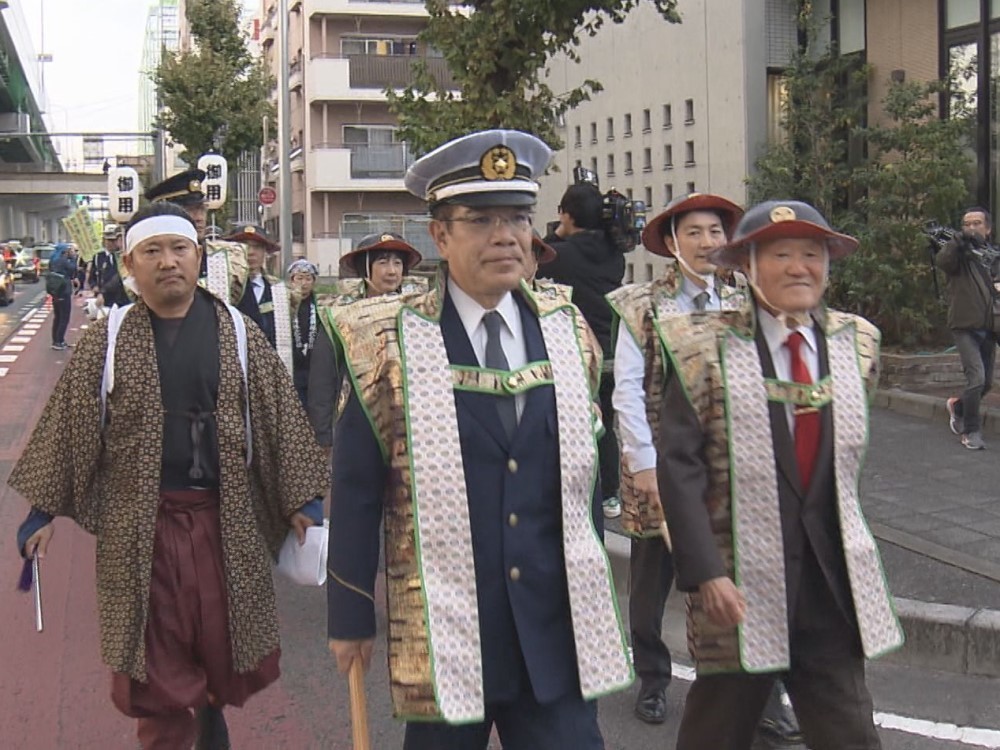 御用だ 御用だ お奉行様 に扮したのは警察署長 御用提灯 で交通安全など呼びかけ 東海テレビnews