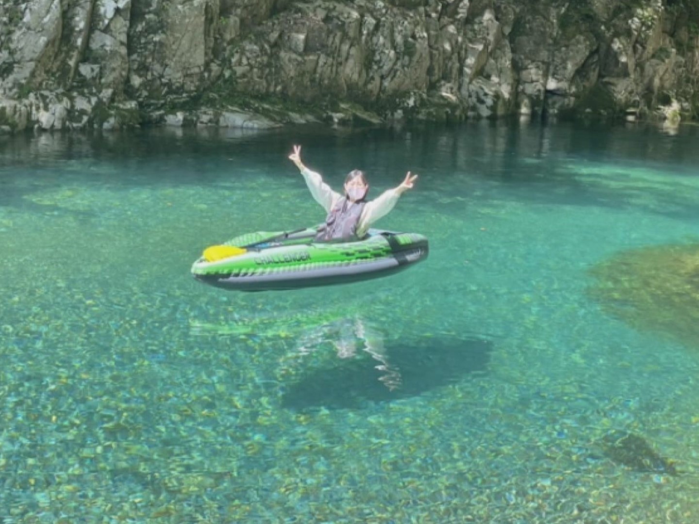 宙に浮くボート 川の上で正座する人も 岐阜のキャンプ場で撮影できる まさかの写真 Snsで話題に 東海テレビnews