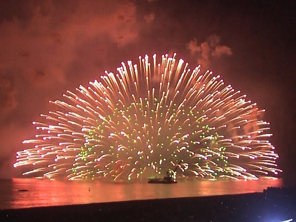 台風10号で延期に 熊野大花火大会 今年も無事開催 1万発の 大輪の花 が大勢の観客を魅了 東海テレビnews